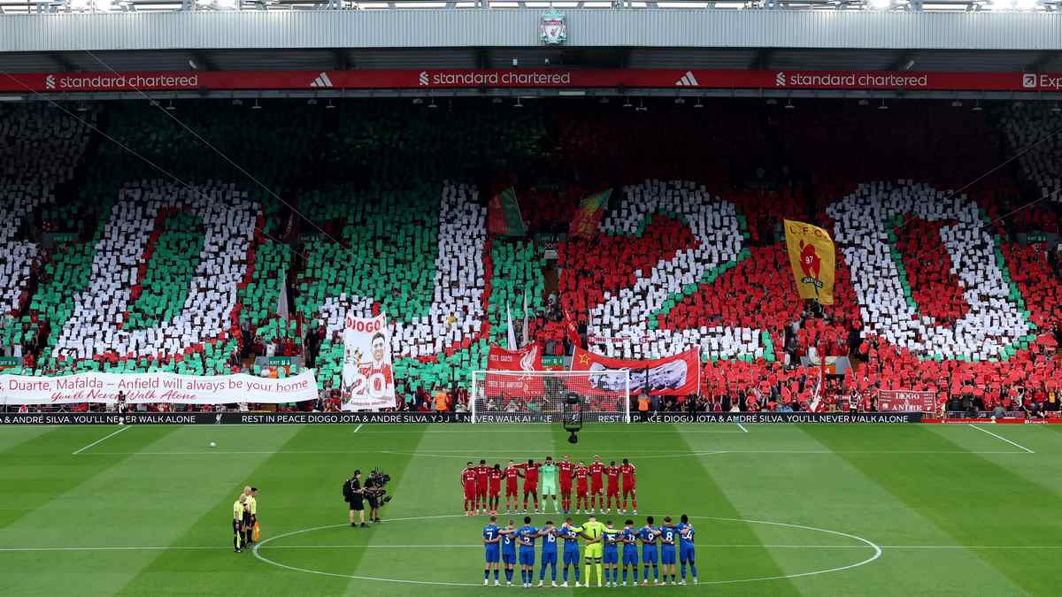 Liverpool - 5 Điểm Nhấn Trong Chiến Thắng Trước Bournemouth 2 Các cổ động viên xúc động trong giây phút tri ân Jota